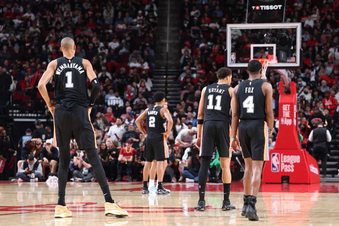 九州娱乐-马刺三连胜硬汉，菜鸟表现亮眼，老将称赞新秀的简单介绍