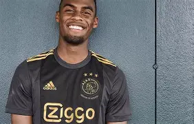 九州-关于阿贾克斯客场失利，提前宣布本赛季荷甲无冠的信息