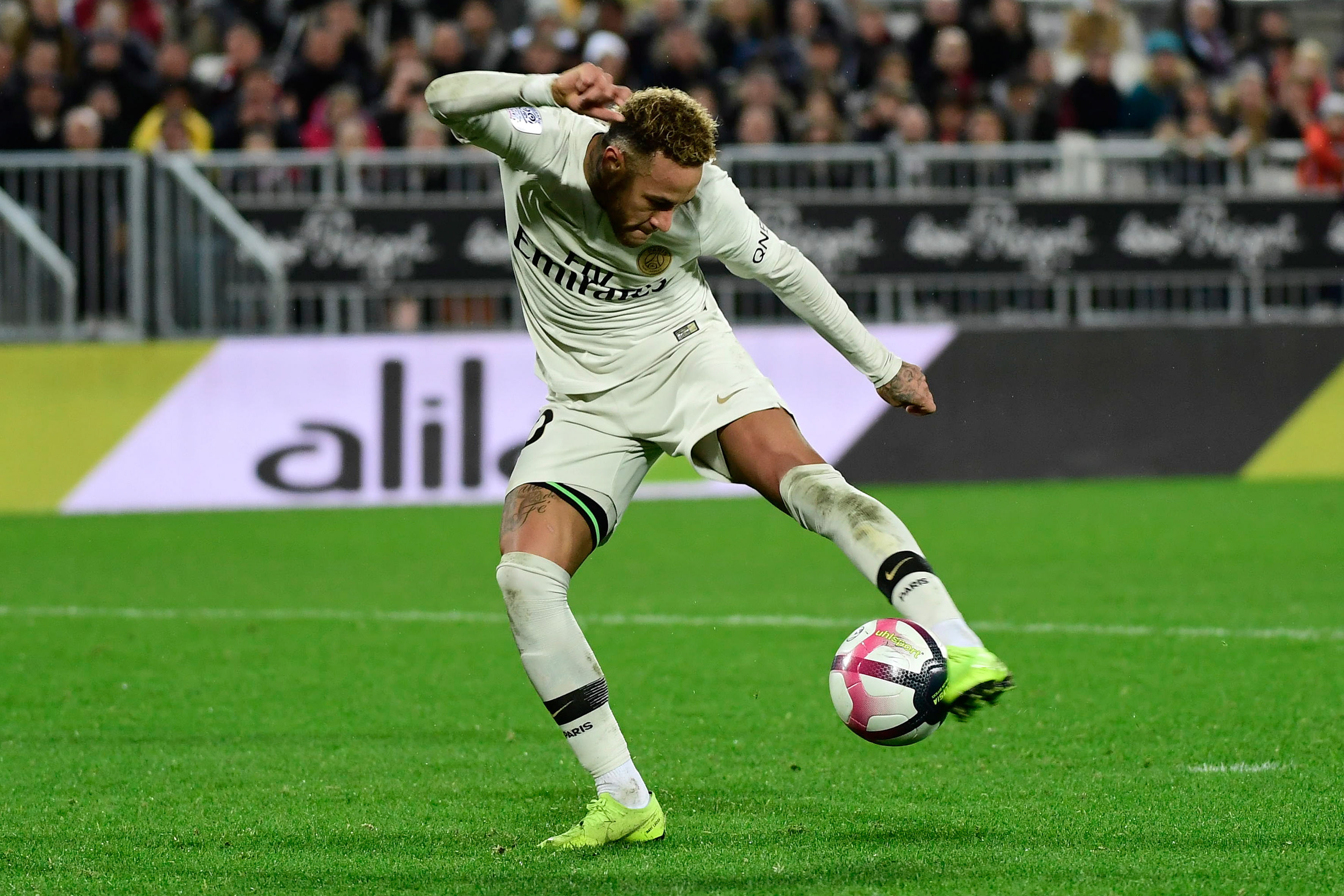 瓦朗谢纳客场战平波尔多保持不败的简单介绍