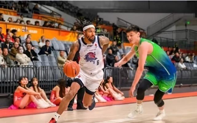 九州娱乐官方入口-包含新援外援加盟，火力全开带领球队赢下比赛的词条