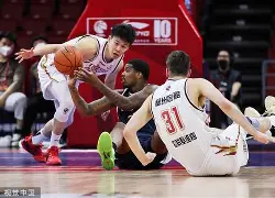 包含球员表现突出,广东队轻松获得胜利的词条 包含球员表现突出,广东队轻松获得胜利的词条